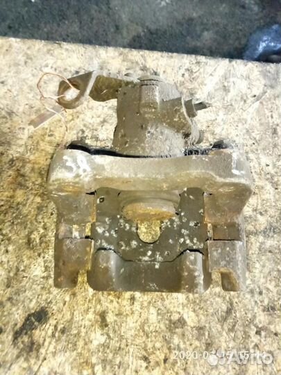 Суппорт задний левый Peugeot 307