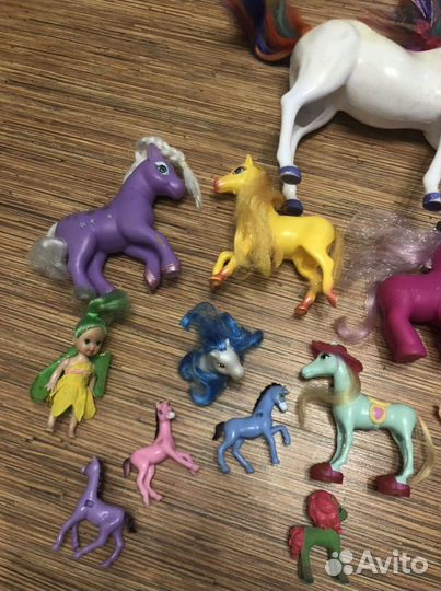 Пакетом игрушки для девочки