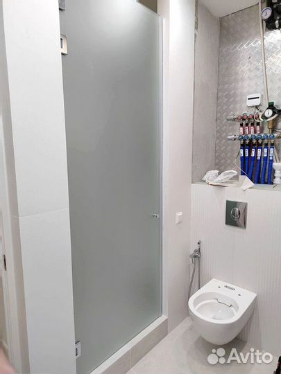 Распашные стеклянные двери