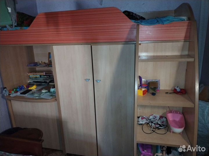 Детская кровать чердак со столом и шкафом бу