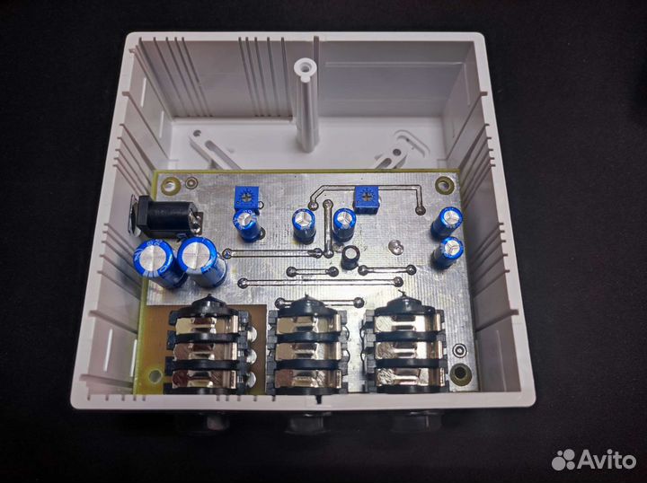 Модуль приоритетов для усилителей