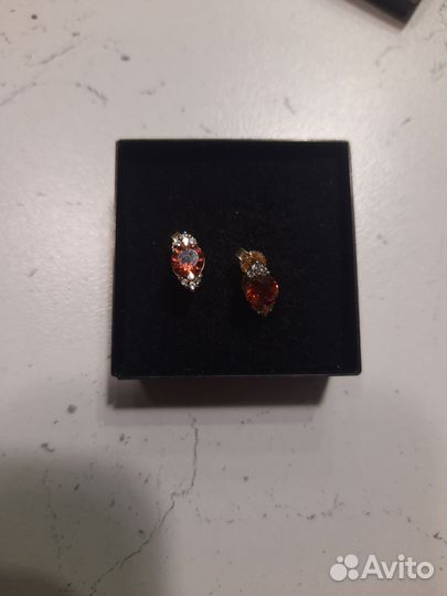 Золотые серьги с бриллиантами