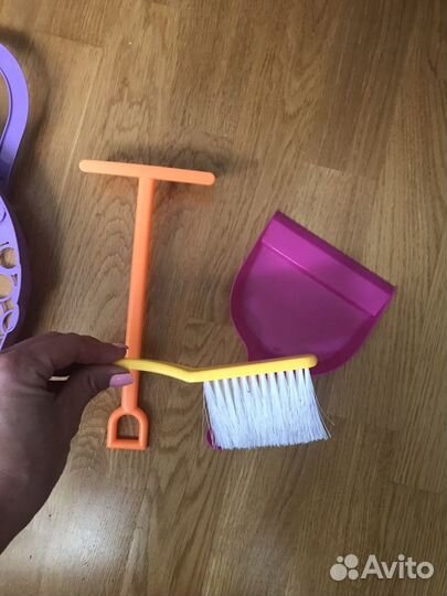 Корзинка детская, совок и щетка для уборки, грабли