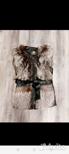 Меховая жилетка из чернобурки