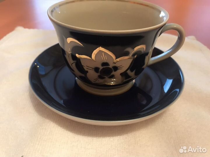 Чайные чашки с блюдцами