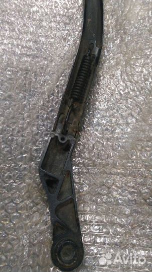 Поводок стеклоочистителя передний правый Audi A6