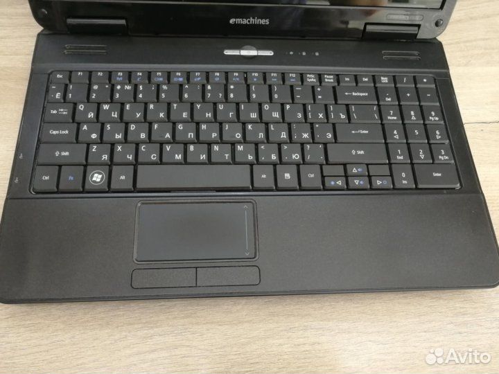 Ноутбук для фильмов Emachines E525