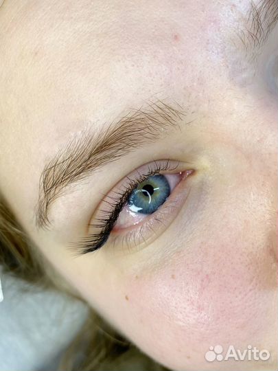 Наращивание ресниц и оформление бровей