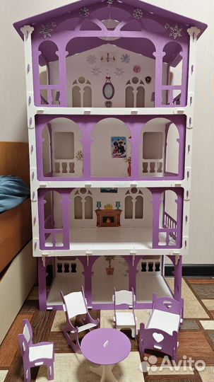 Кукольный домик с мебелью