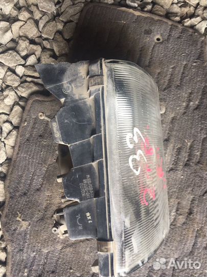 Фара mitsubishi pajero V21W правая