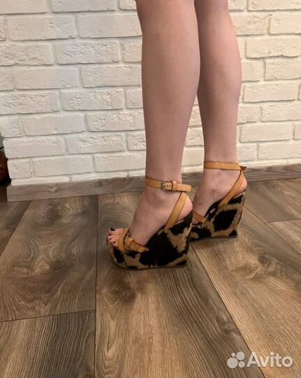Босоножки женские