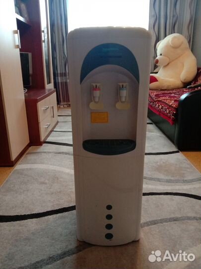 Кулер для воды напольный