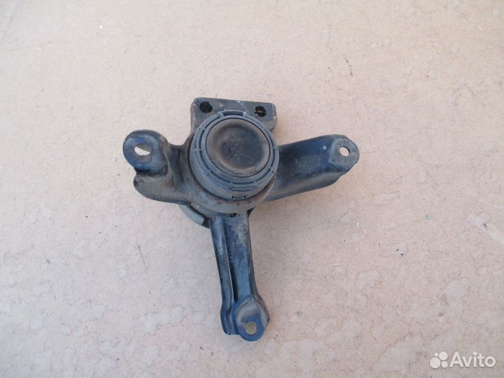 Опора двигателя с кронштейном Kia RIO 4