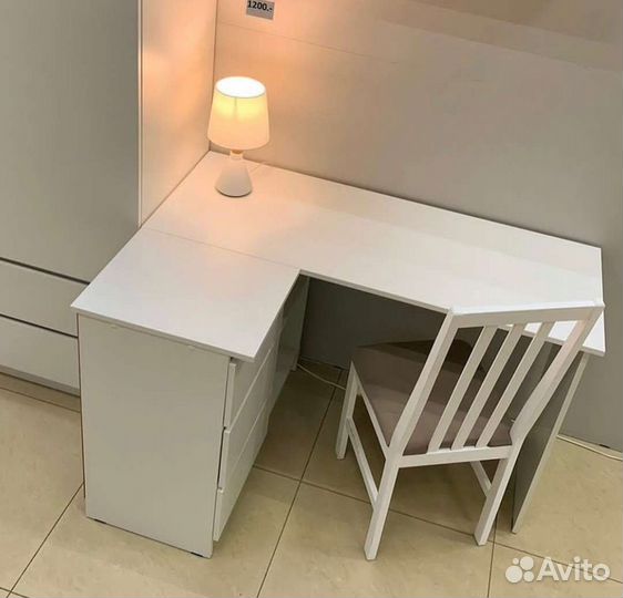 Угловой письменный стол