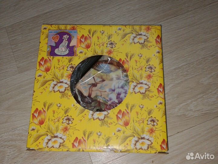 Декоративная тарелка с птичками