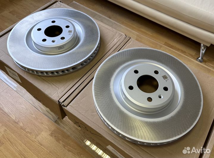 Диск тормозной передний левый Porsche Macan 95B