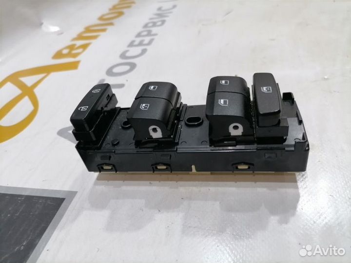 Блок кнопок стеклоподъемника водителя Hyundai