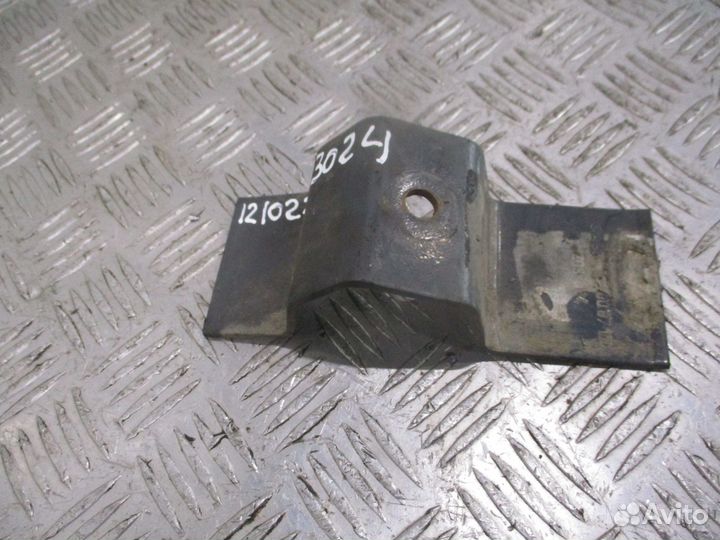 Крепеж крыла Mercedes-Benz A9305210097