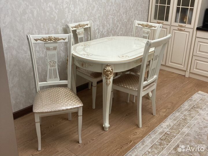 Столы и стулья