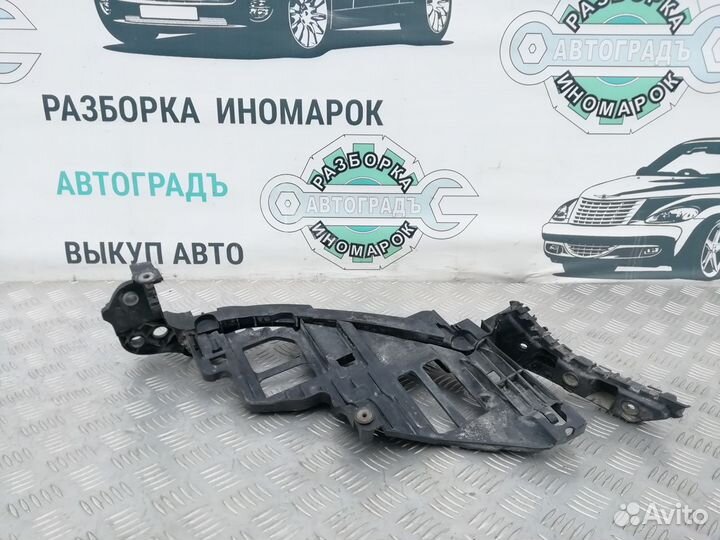 Кронштейн правой фары Vw Golf MK6 2011г