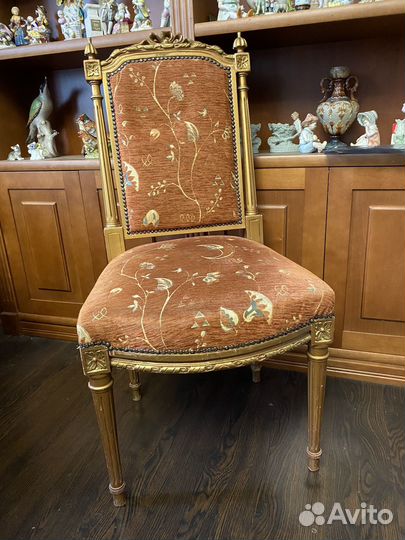 Стулья антикварные. 18 штук