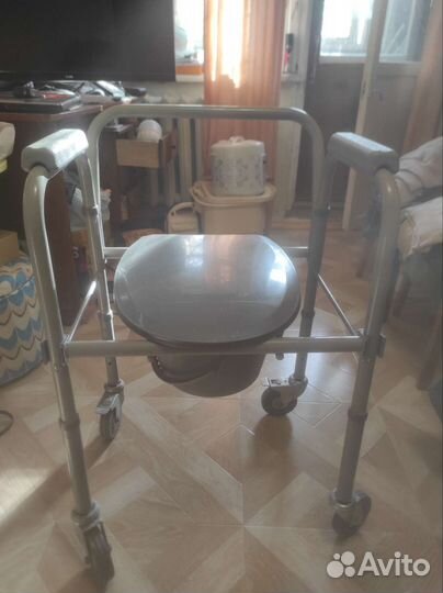 Санитарное кресло туалет с колёсиками