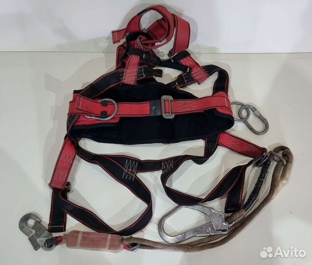 Страховочная привязь