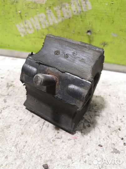 Опора двигателя Ауди 80 90 Б3
