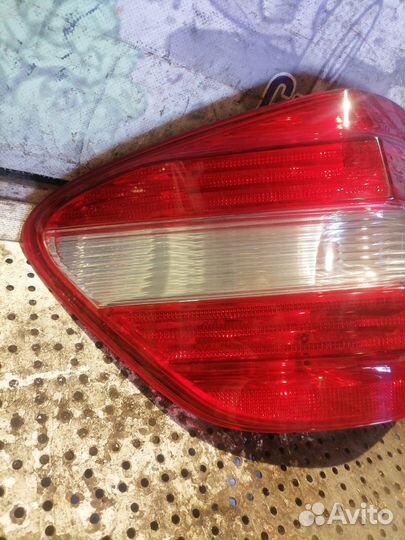 Фонарь задний левый Mercedes-Benz M-класс
