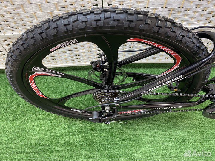 Велосипед на литых дисках/ горный велосипед