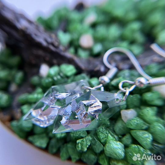 Серёжки на весну стильные шикарные кристаллы