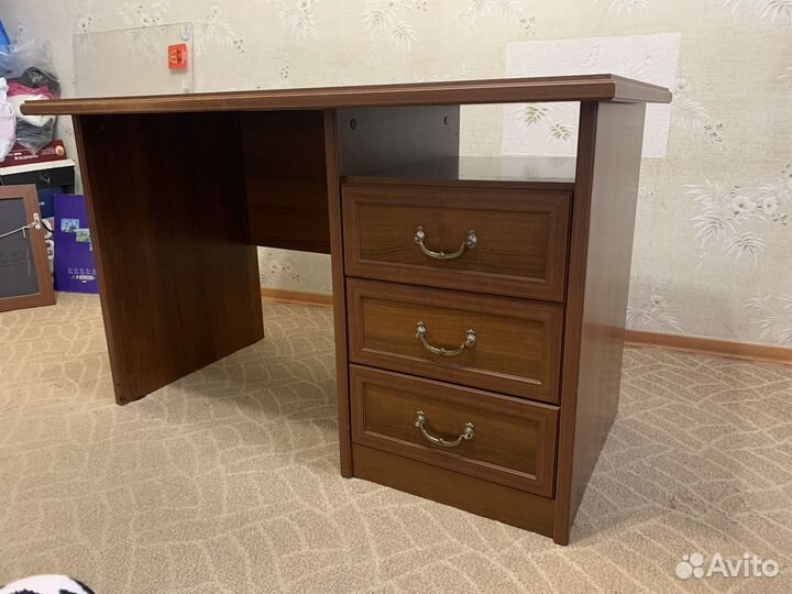 Письменный стол