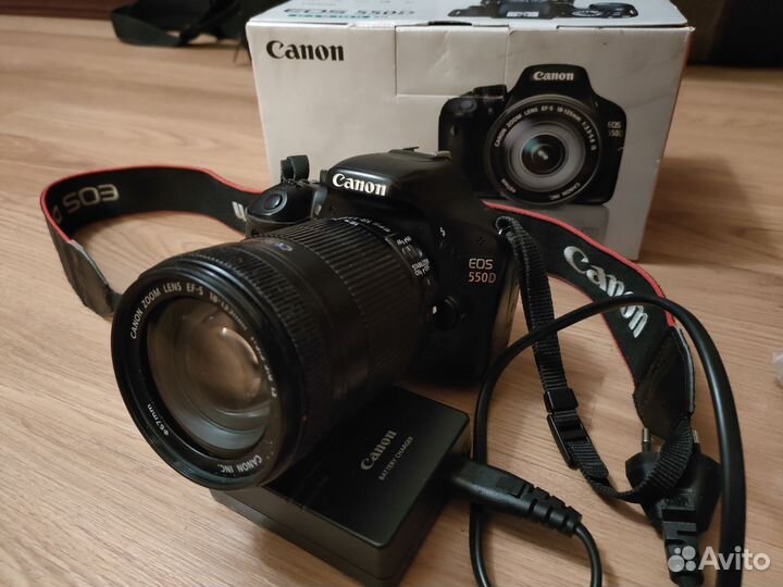 Зеркальный Canon EOS 550D EF-S 18-135 IS Kit