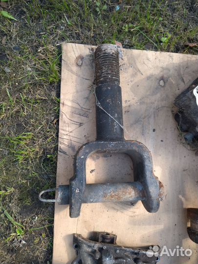 Буксировочный крюк