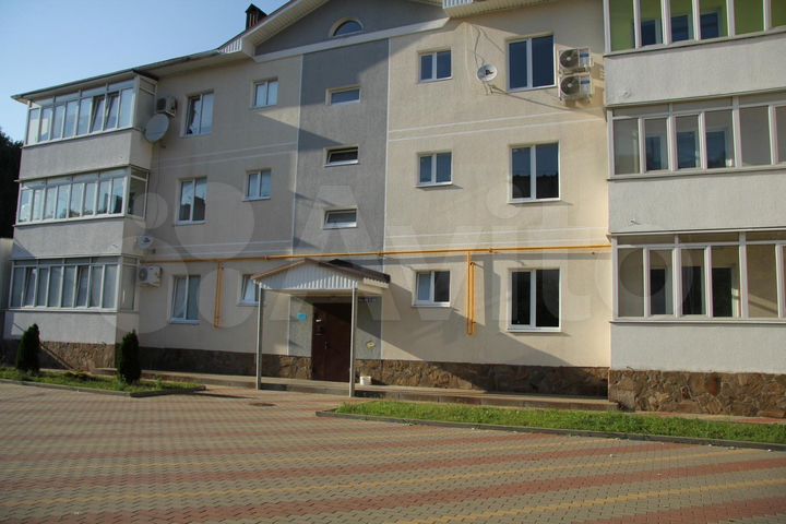 2-к. квартира, 81 м², 1/3 эт.
