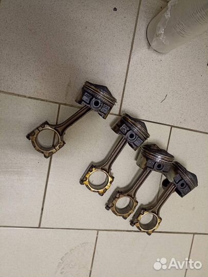 Поршни с шатунами 1.8 4G93 комплект