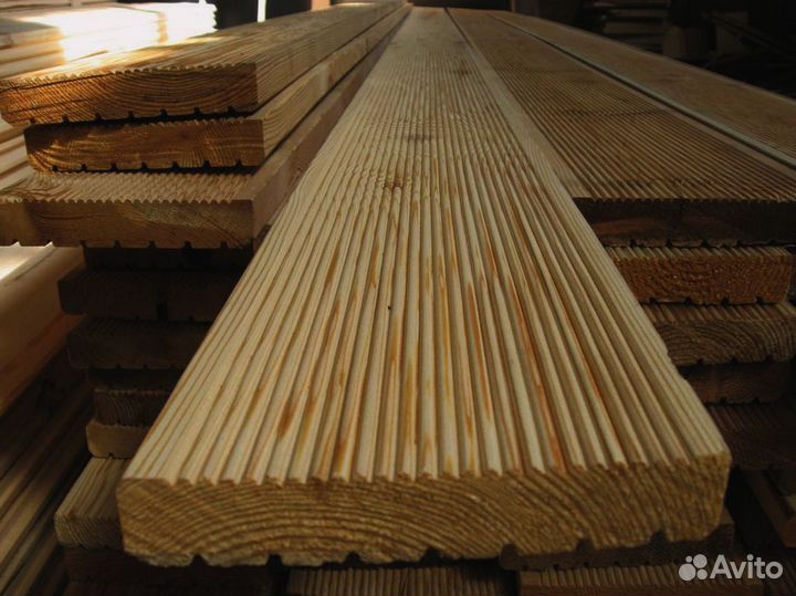 Доски лиственницы 50x180 мм, прошедшие строгательн