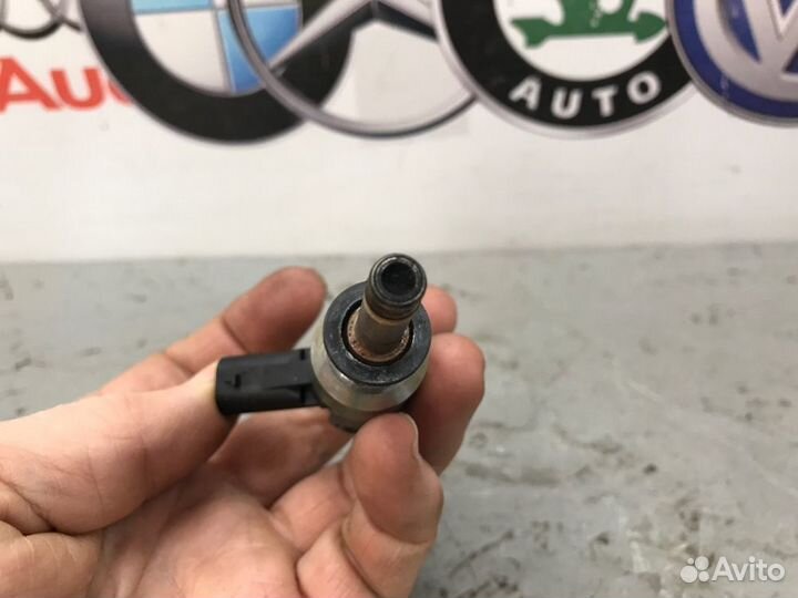 Форсунка инжекторная Audi A6 С7 cgwb 2011