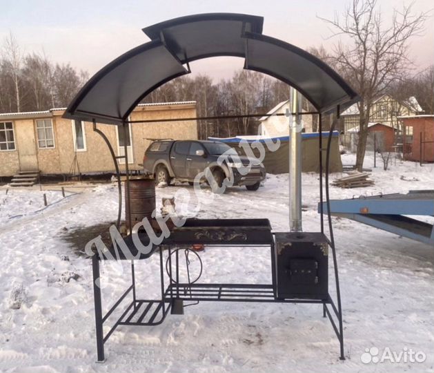 Мангал с крышей