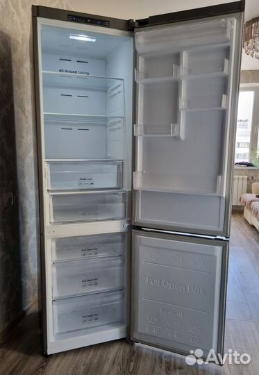 Двухкамерный холодильник Samsung RB 37 A5000SA/WT