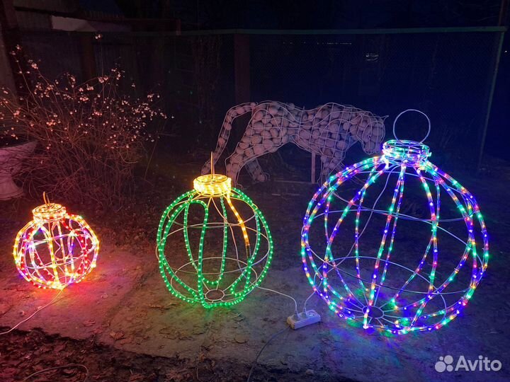 Новогодние уличные шары