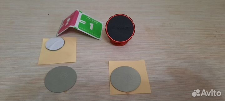 Магнитный держатель для телефона на панель