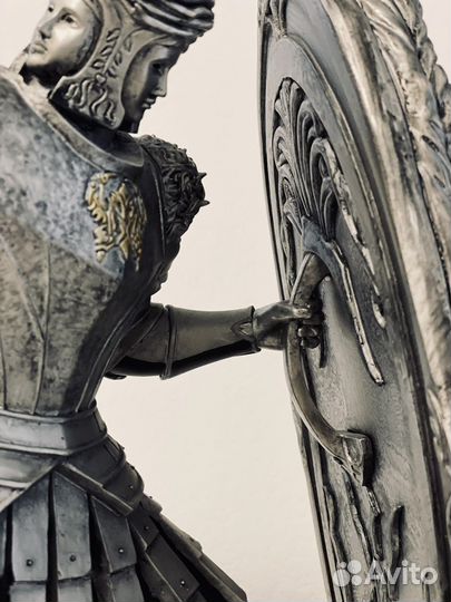 Статуя Looking Glass Knight