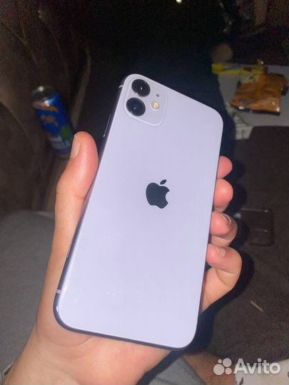 Телефон iPhone 11