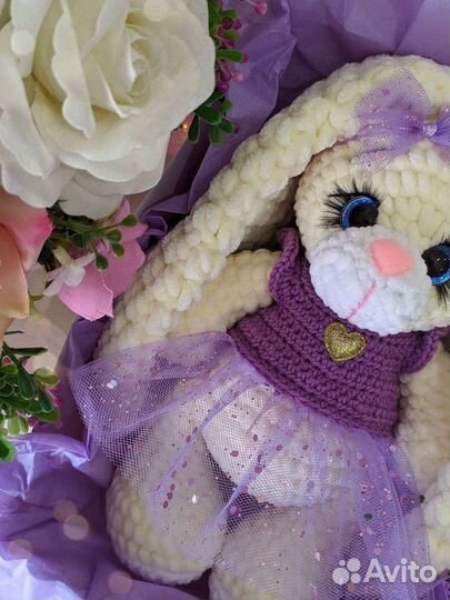 Вязаная зайка (плюшевая игрушка ручной работы)