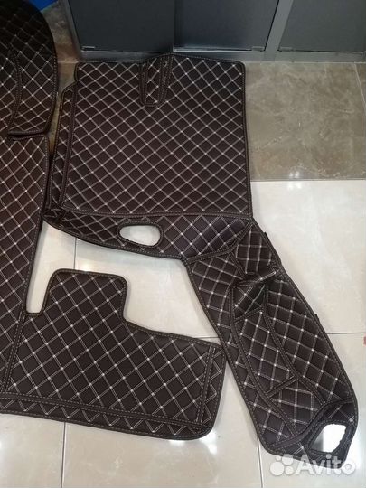 Продам 3D ковры из экокожи на Sitrak С7Н, бол.каб