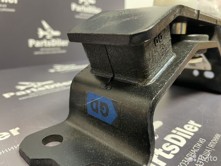 Подушка двигателя 1237111620 Toyota