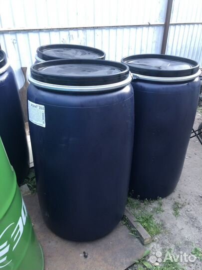Продам бочки с крышками 250литров