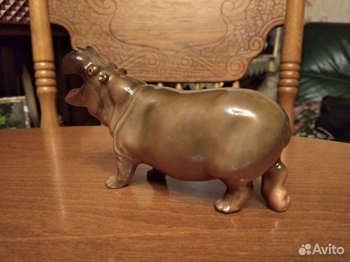 Фарфоровая статуэтка Бегемот