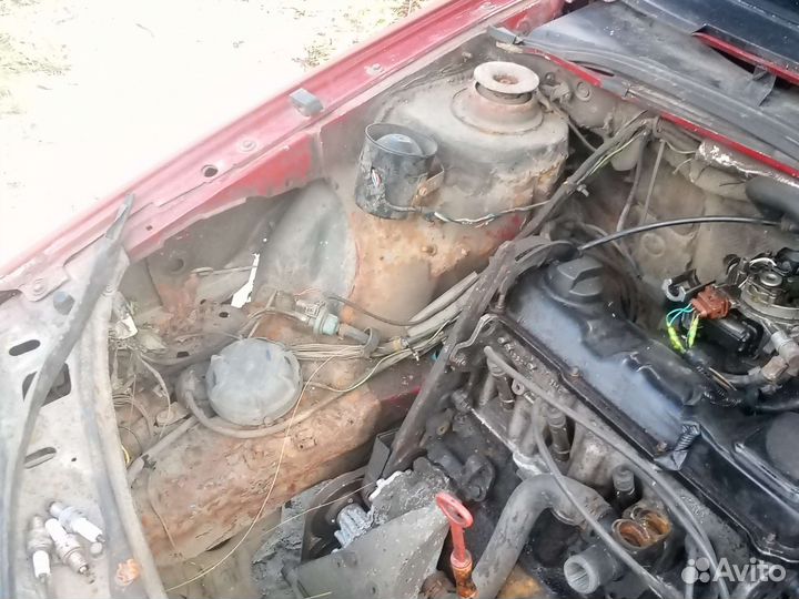 Volkswagen Passat 1.8 МТ, 1991, битый, 300 000 км